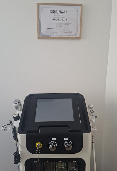 Appareil esthétique sous cadre mural